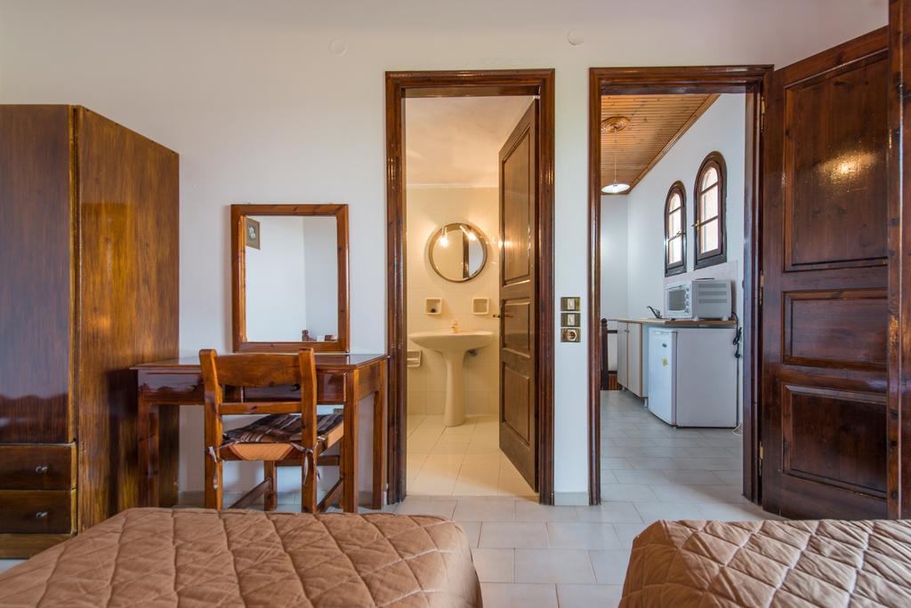 Yiannis Apartment Planos