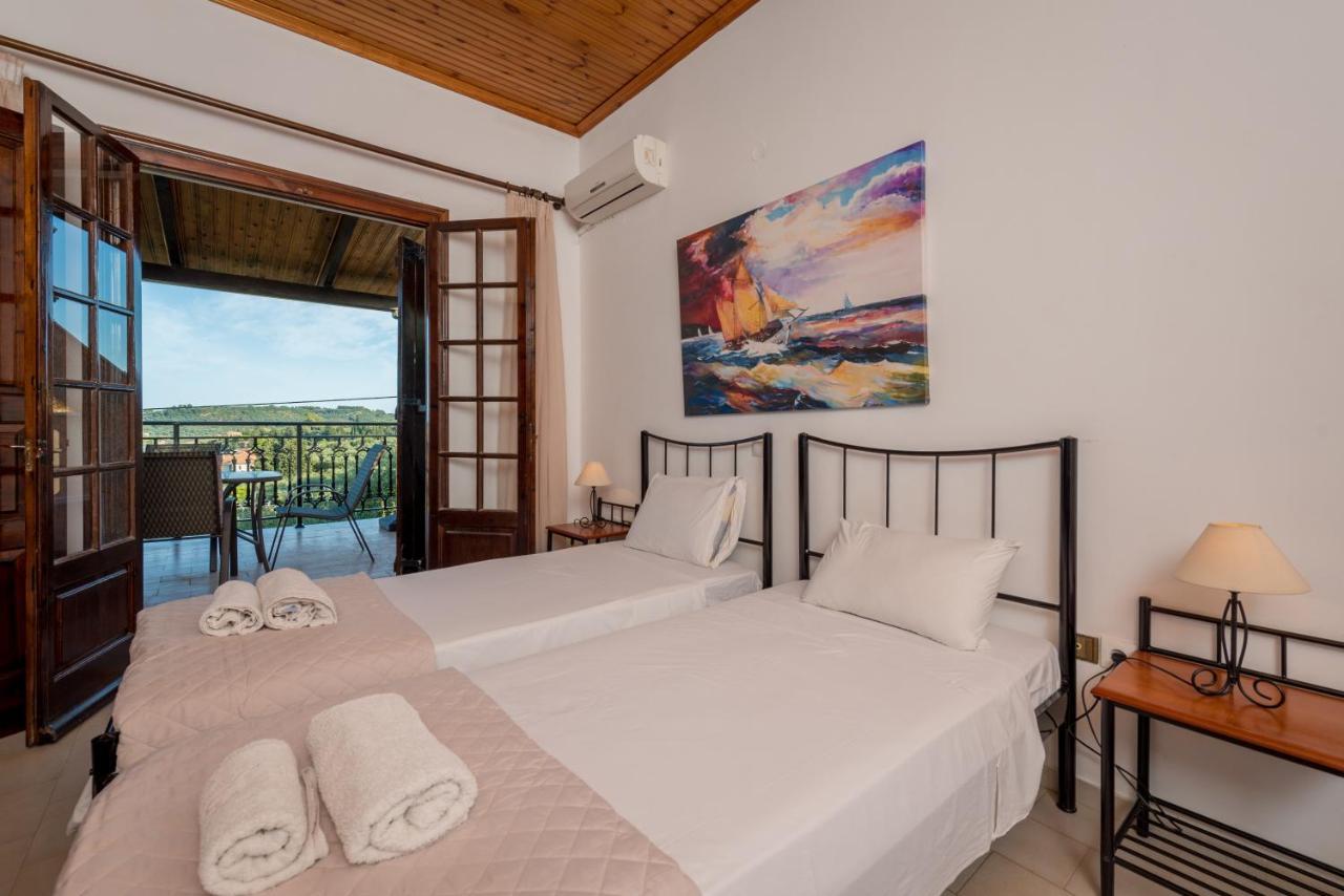 Yiannis Apartment Planos